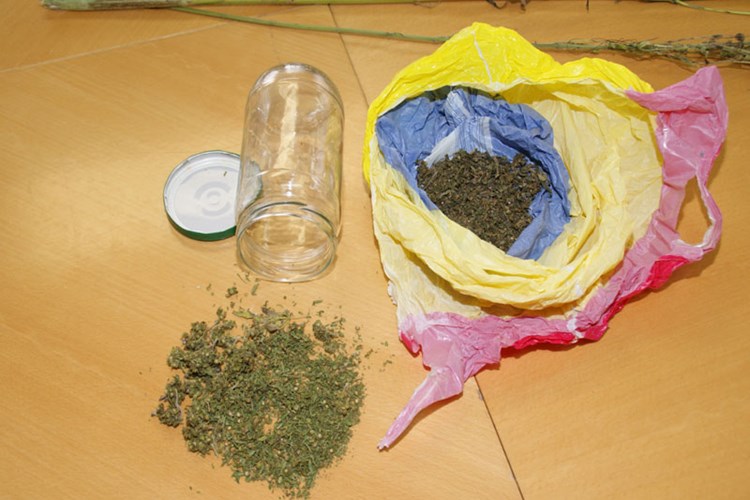 Slika PU_KZ/Oruzje-i-droga-3.jpg